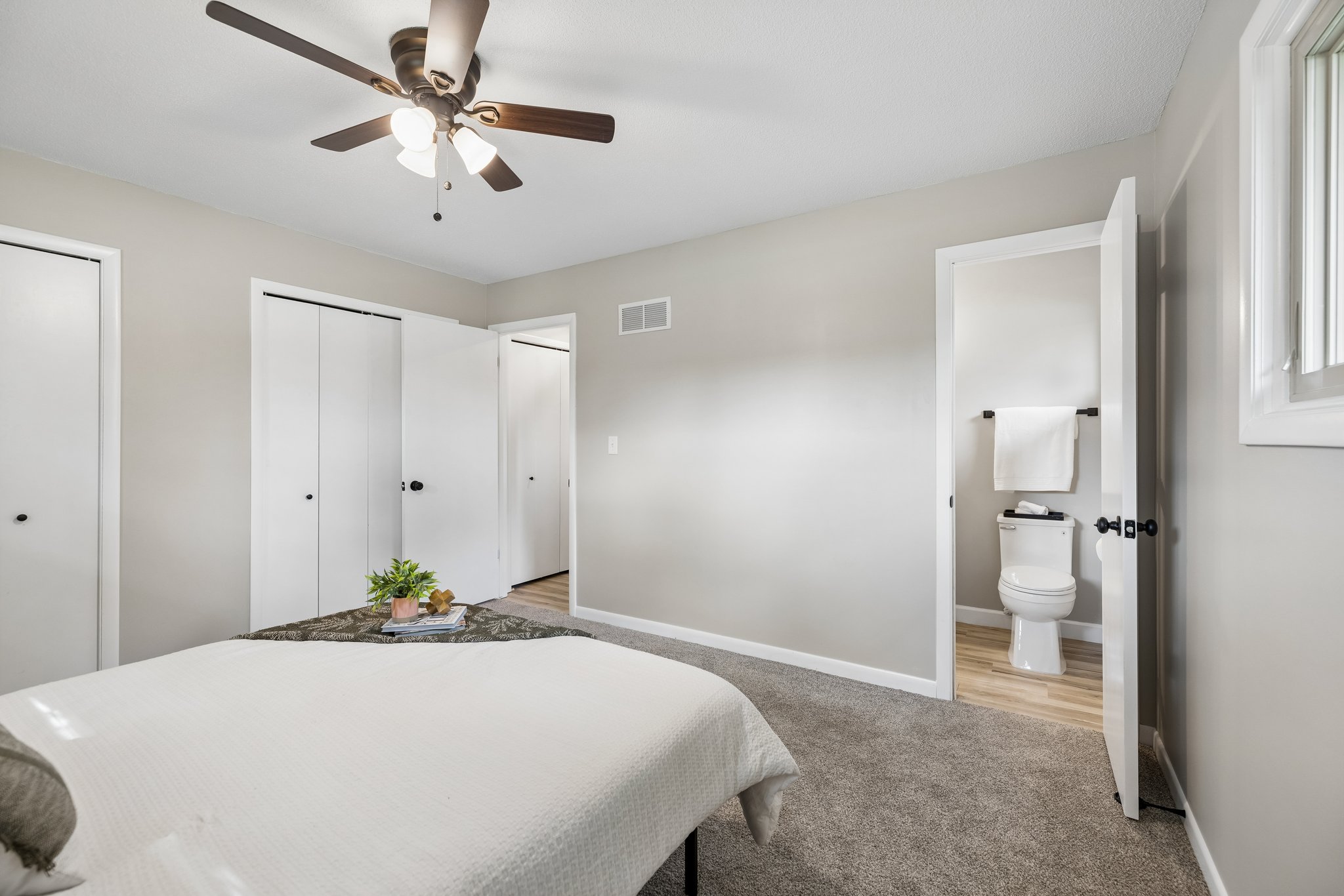 9251 - 2041 N 77th St_013.jpg