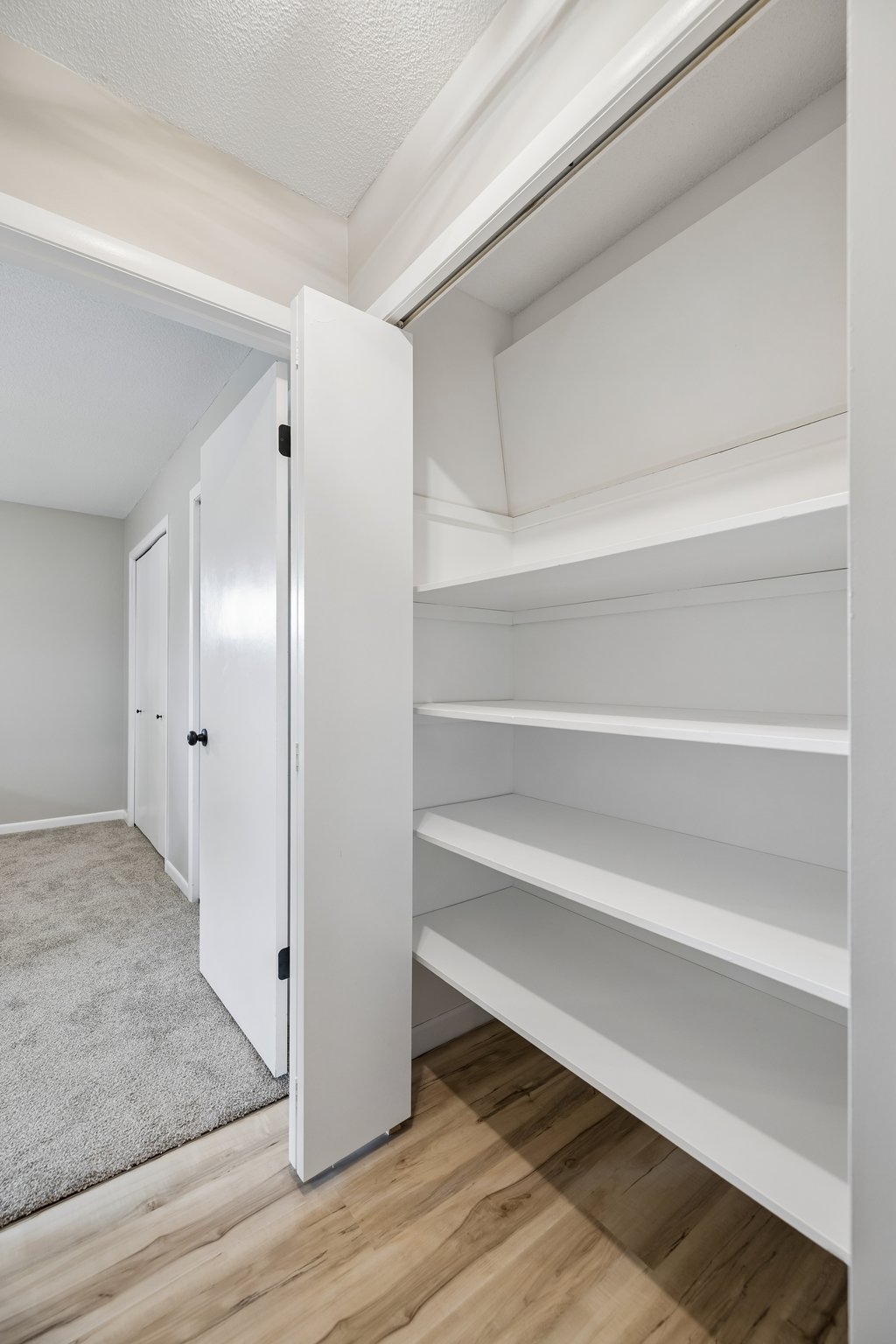 9251 - 2041 N 77th St_014.jpg