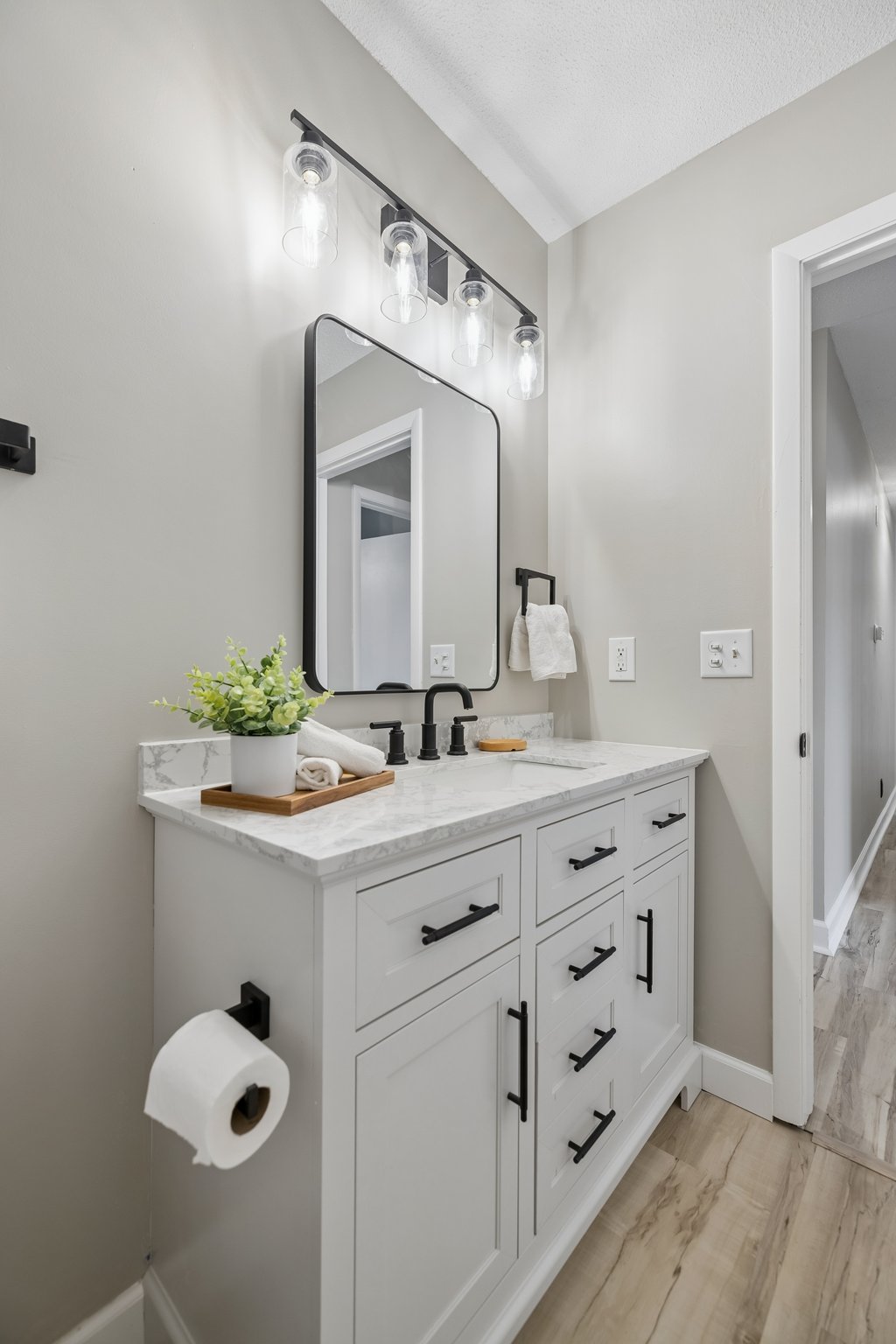 9251 - 2041 N 77th St_016.jpg