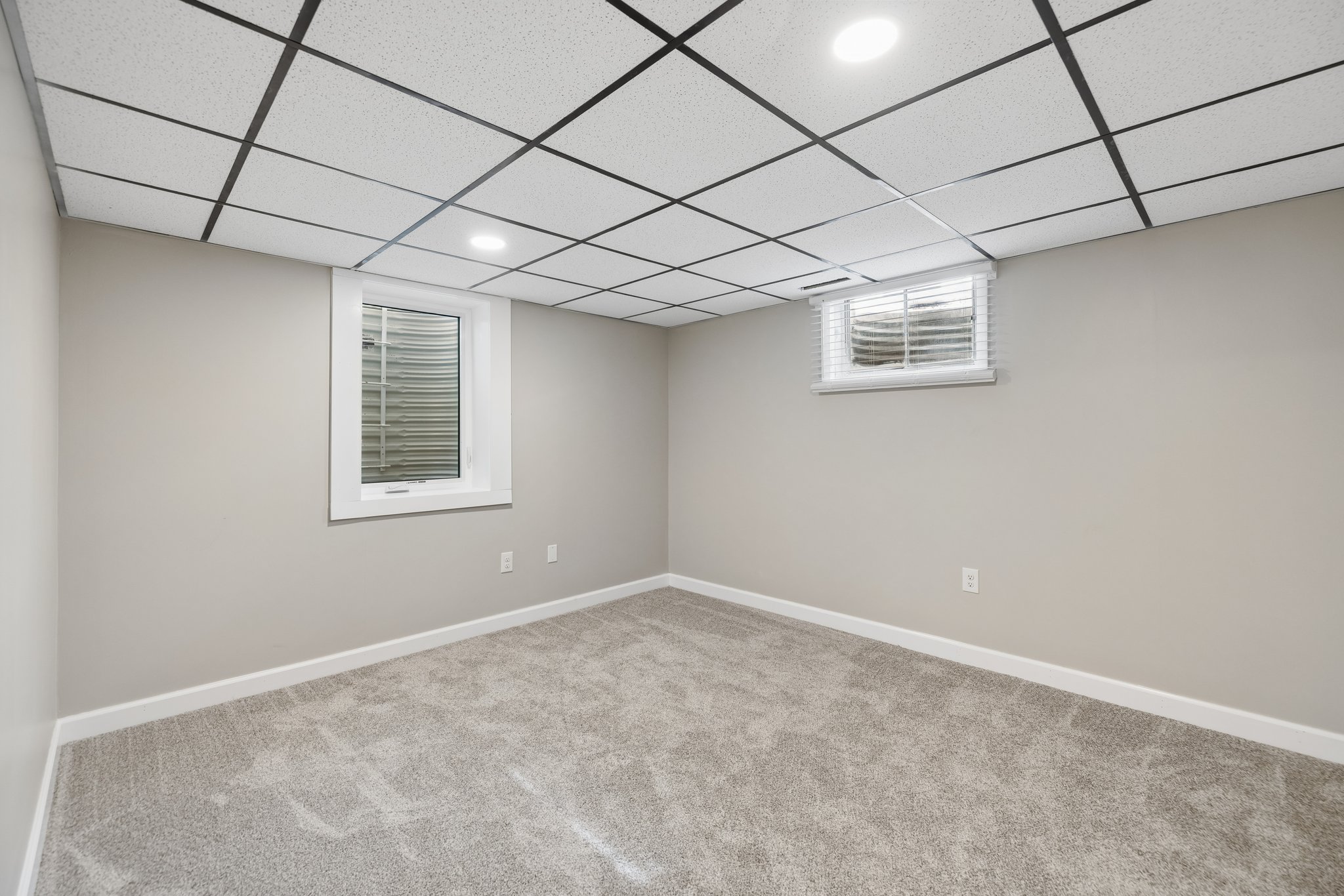 9251 - 2041 N 77th St_023.jpg