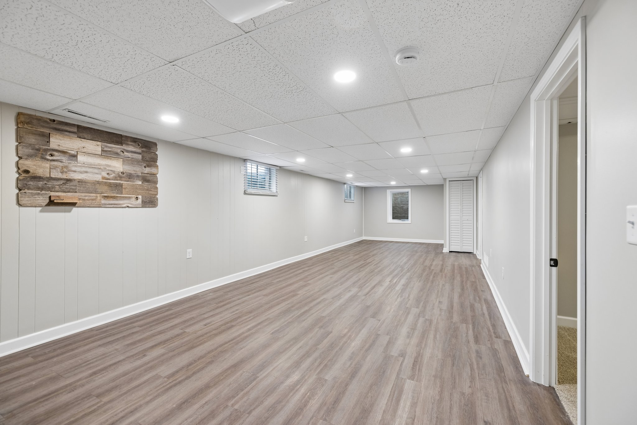 9251 - 2041 N 77th St_028.jpg