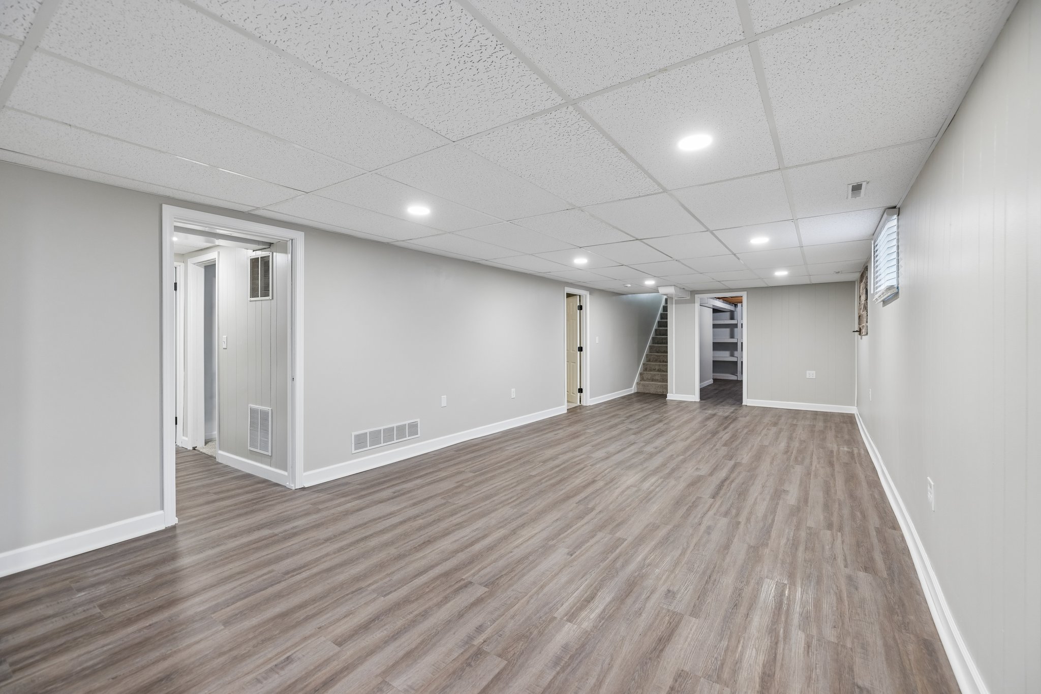 9251 - 2041 N 77th St_029.jpg