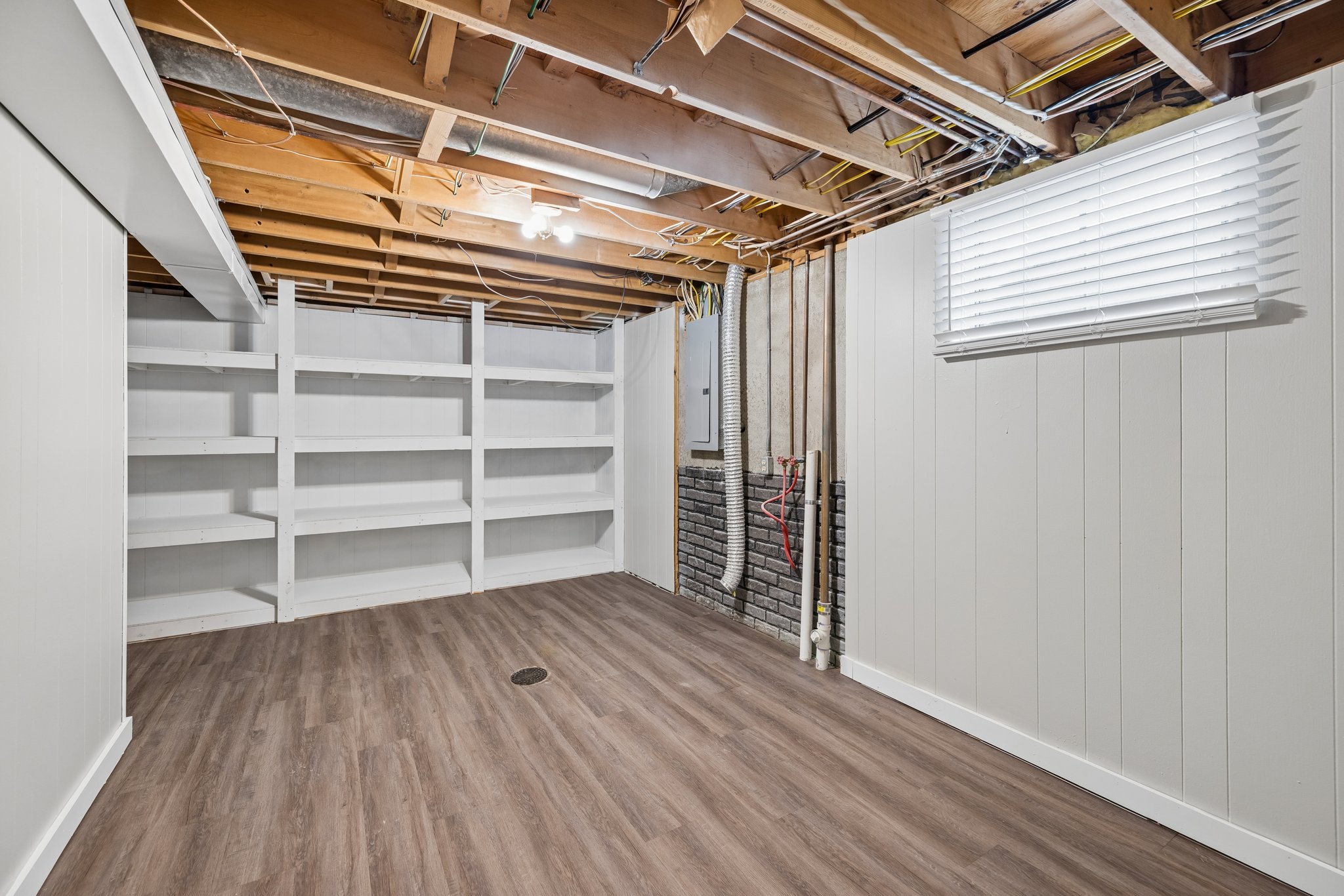 9251 - 2041 N 77th St_030.jpg