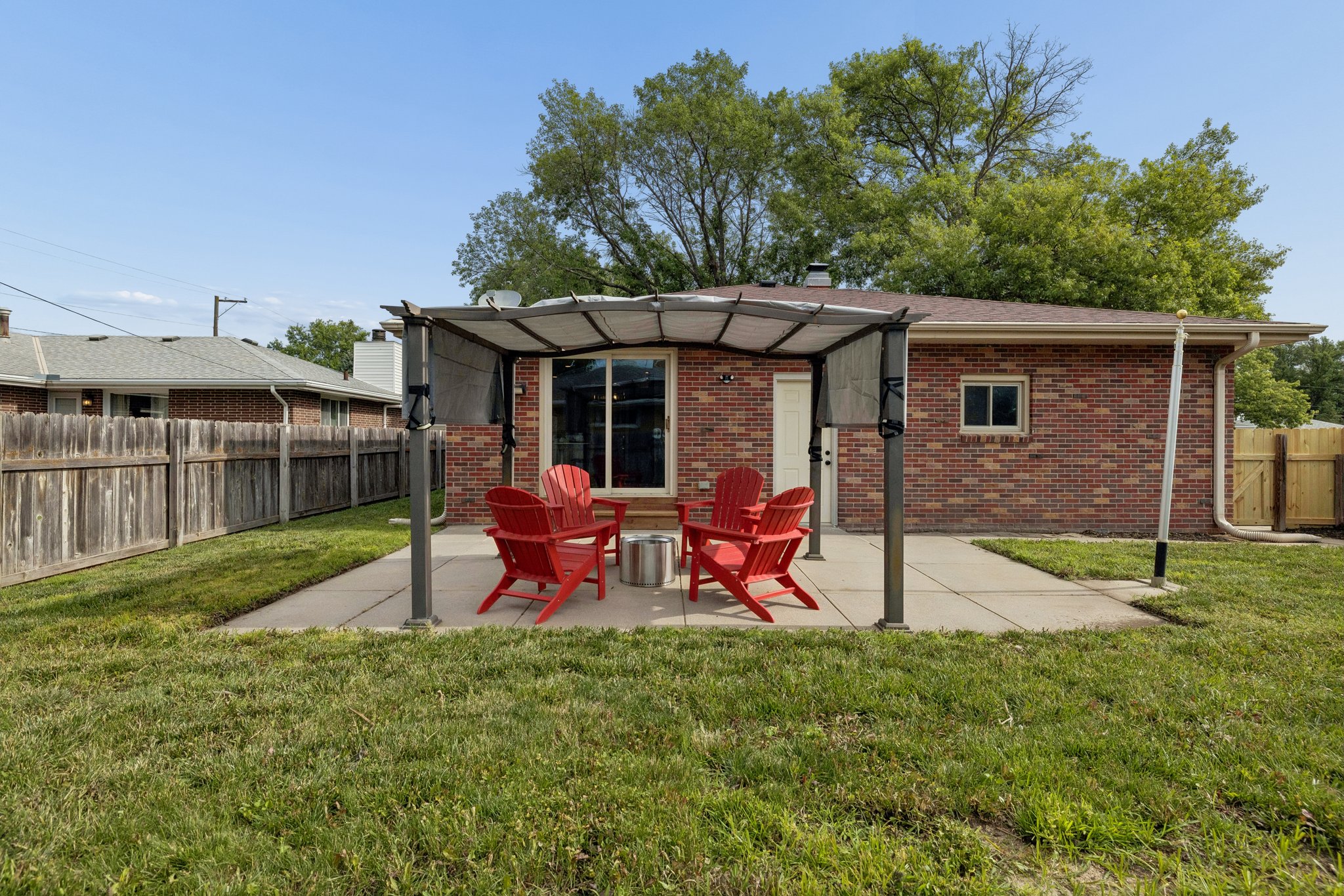 9251 - 2041 N 77th St_033.jpg