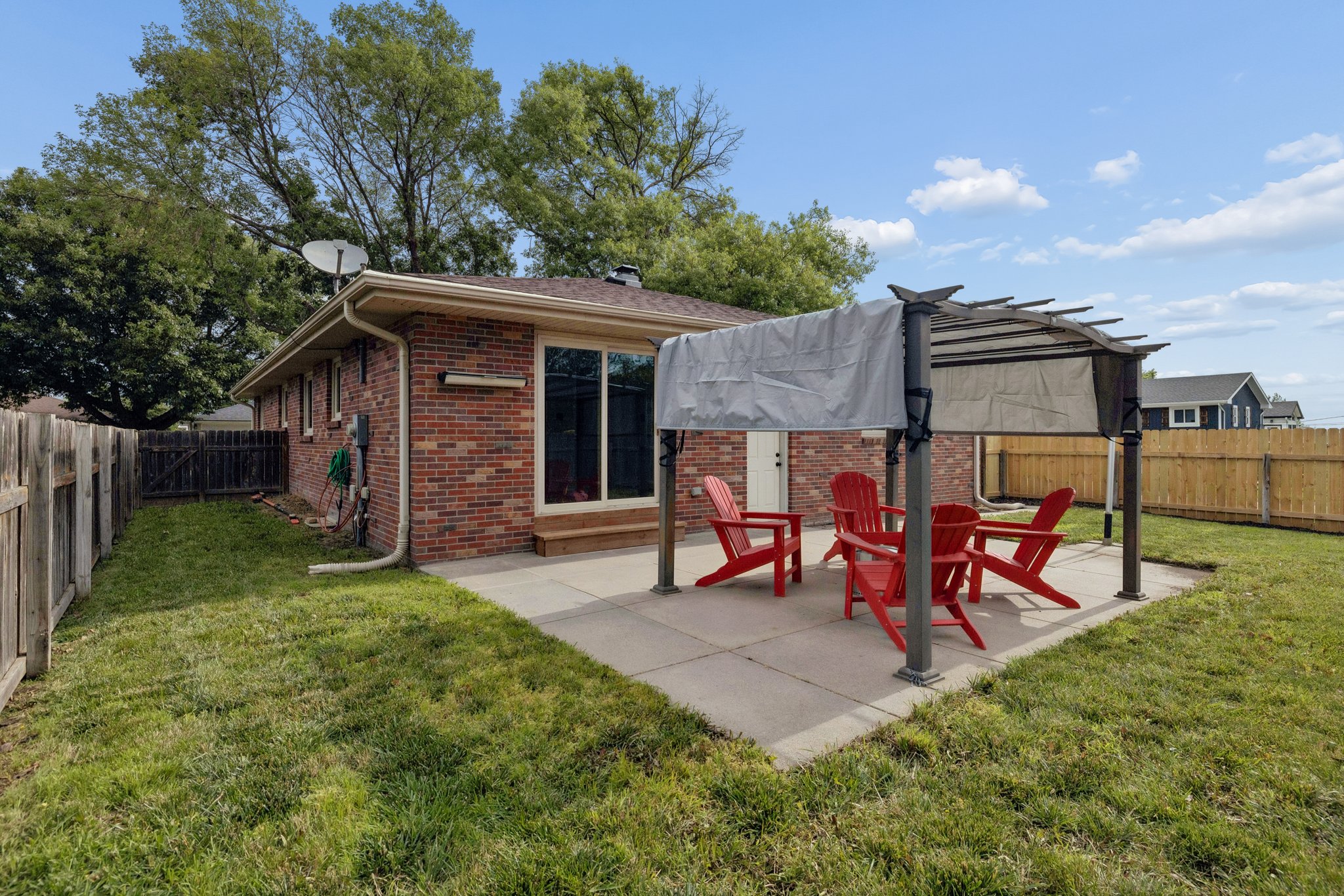 9251 - 2041 N 77th St_034.jpg