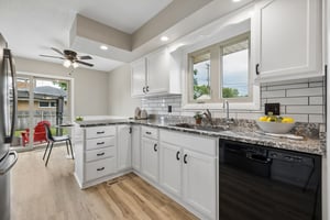 9251 - 2041 N 77th St_007.jpg