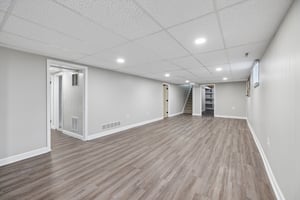 9251 - 2041 N 77th St_029.jpg