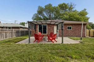 9251 - 2041 N 77th St_033.jpg