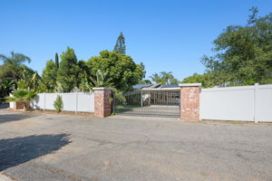  Photo 0