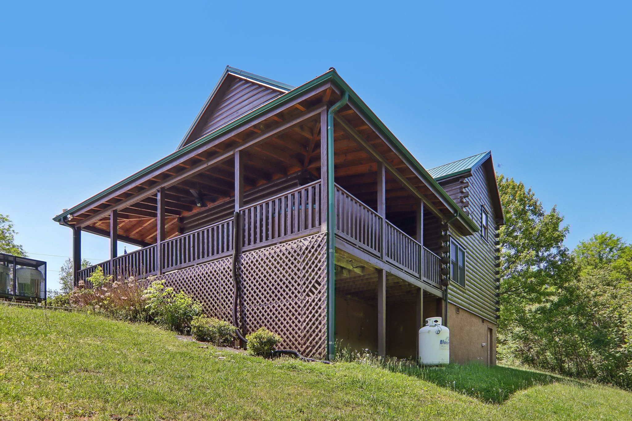 Oakmont Dr-S2304-043.jpg