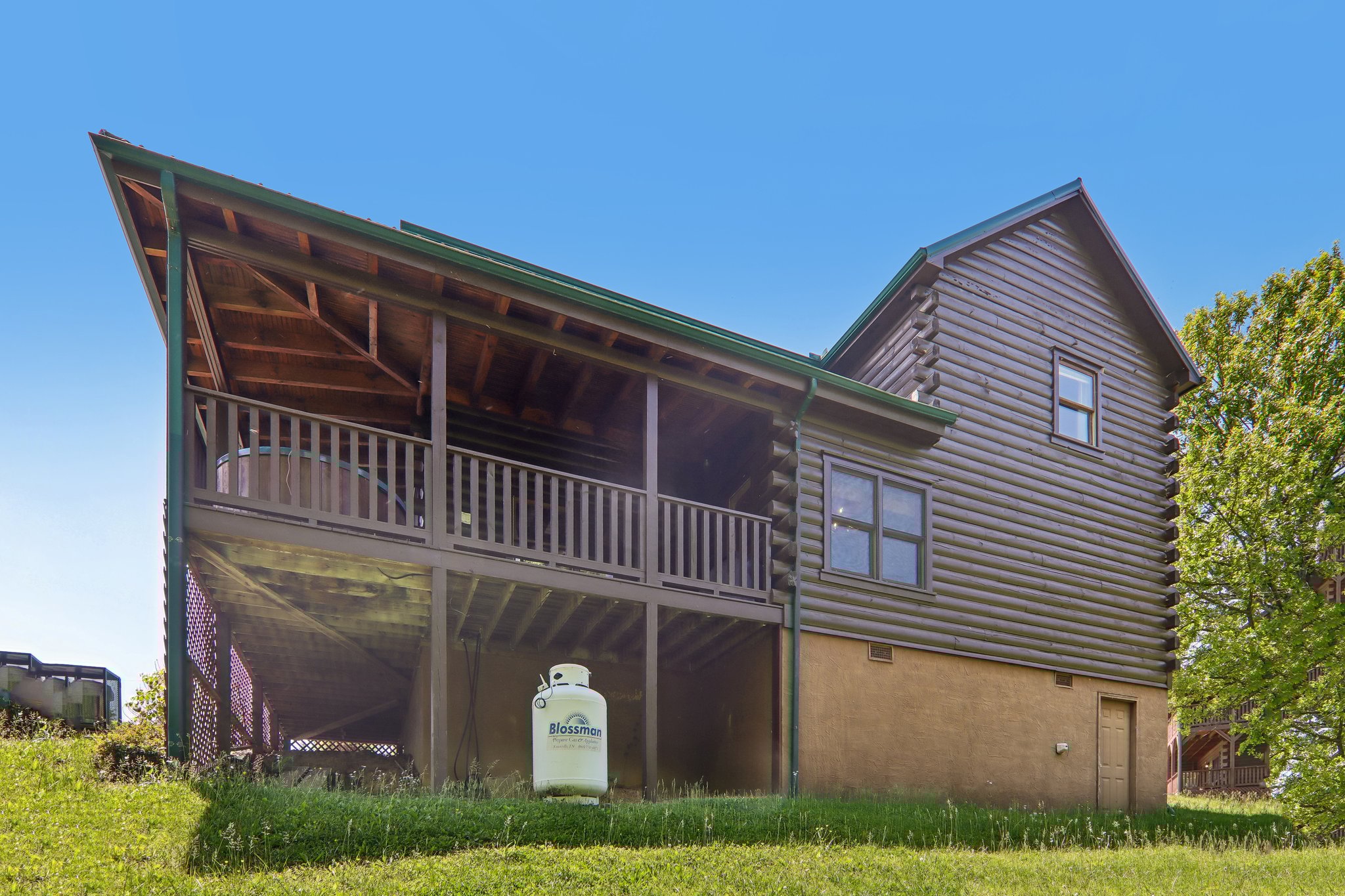 Oakmont Dr-S2304-044.jpg