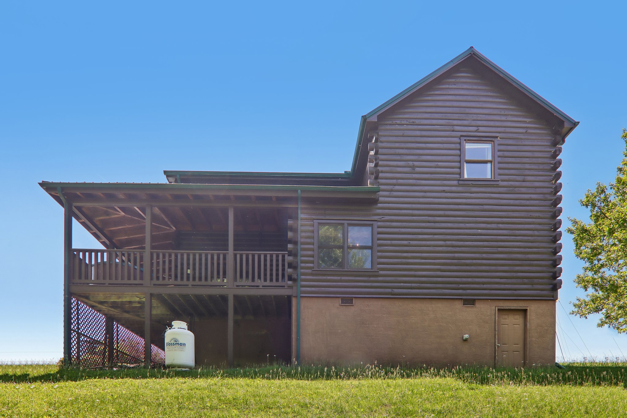 Oakmont Dr-S2304-045.jpg