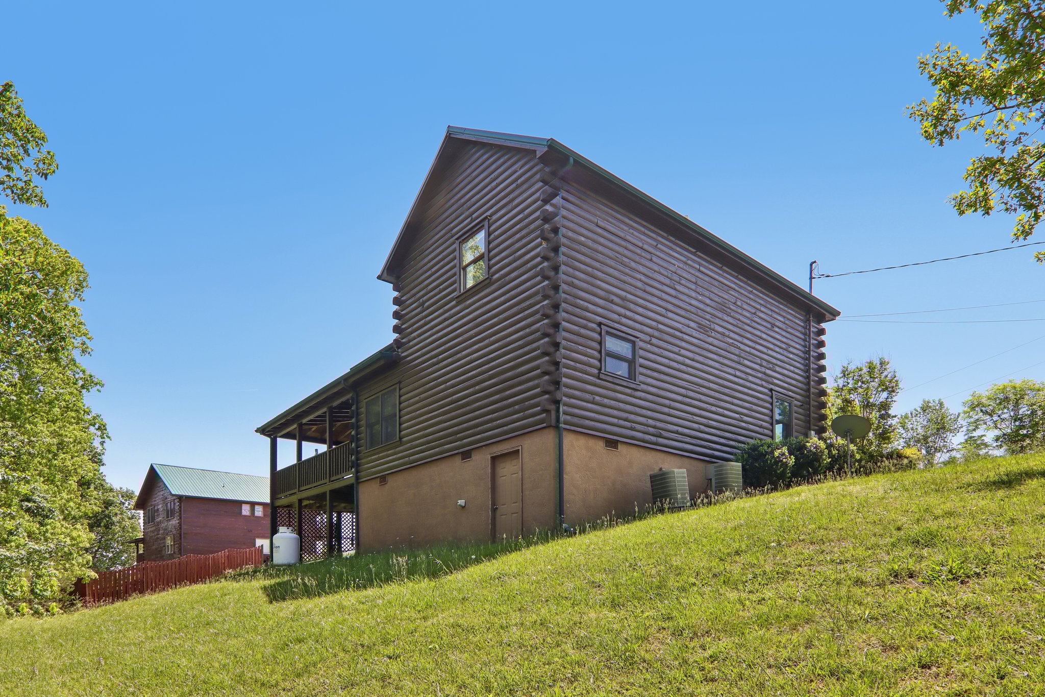 Oakmont Dr-S2304-046.jpg