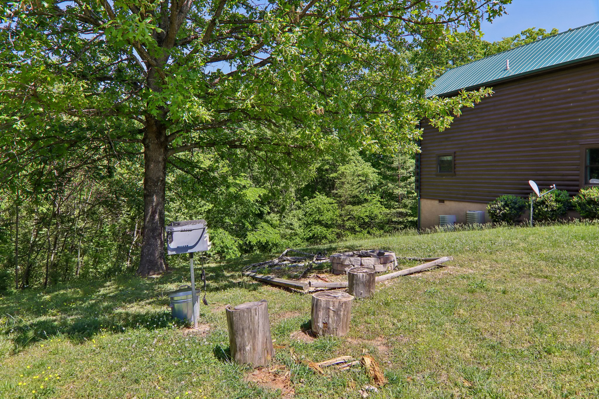 Oakmont Dr-S2304-047.jpg