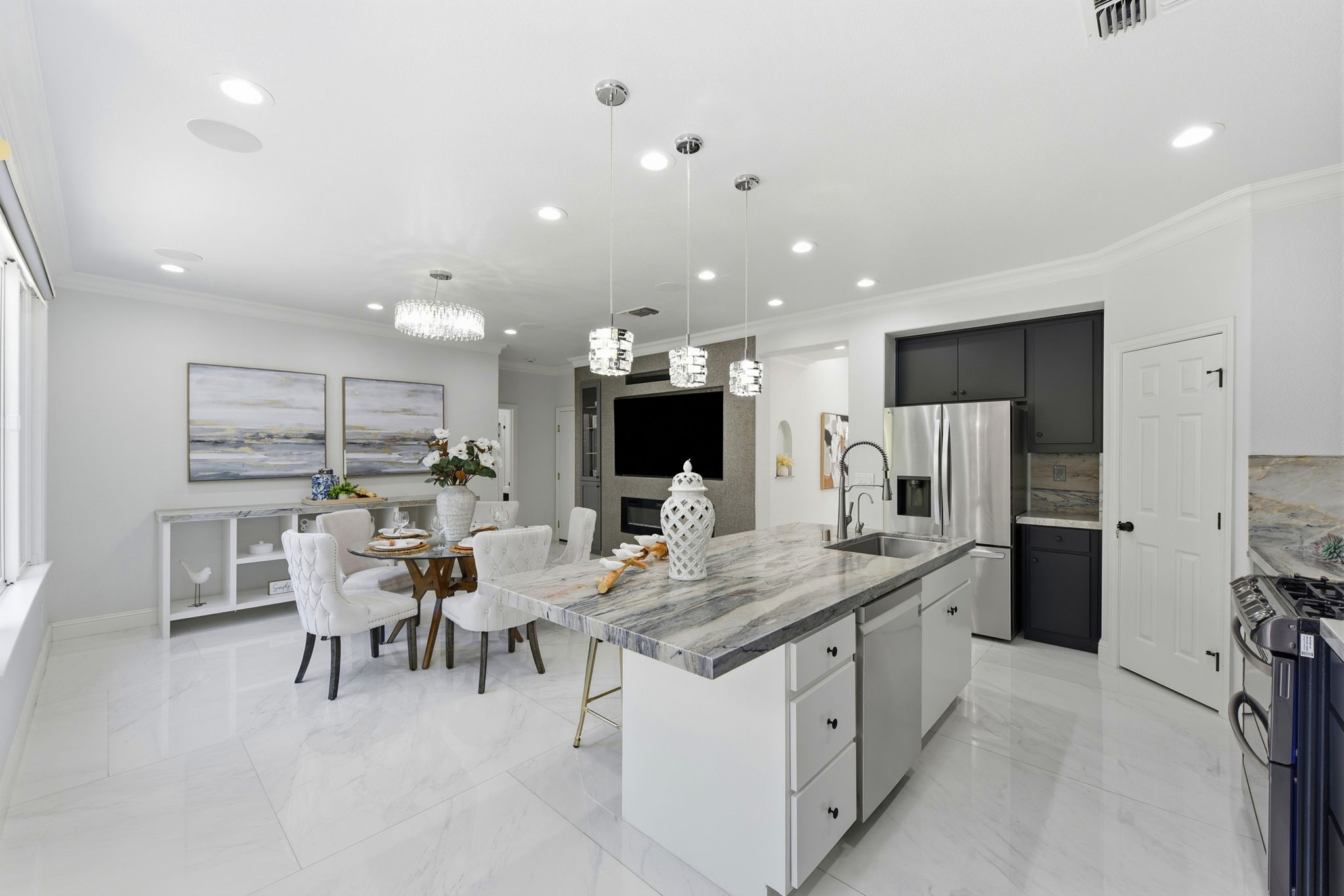 016_F8_2044 Finley Pl