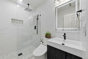 032_F8_2044 Finley Pl