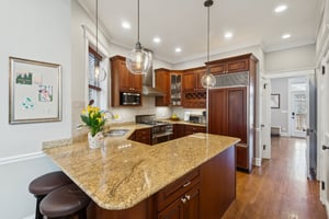 2044 N Sheffield Ave 3_007.jpg