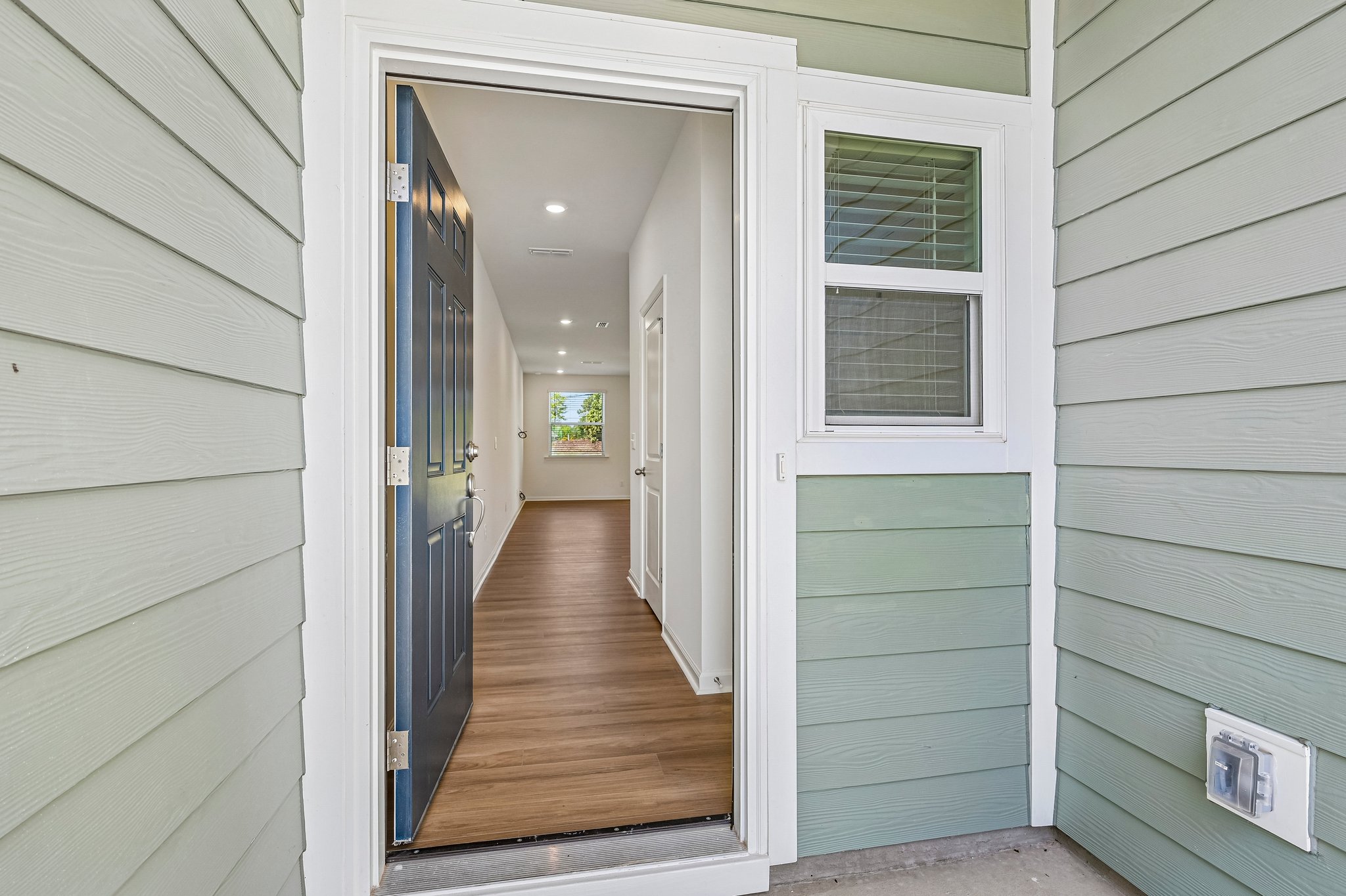 Oakdale Dr-S0107-006.jpg
