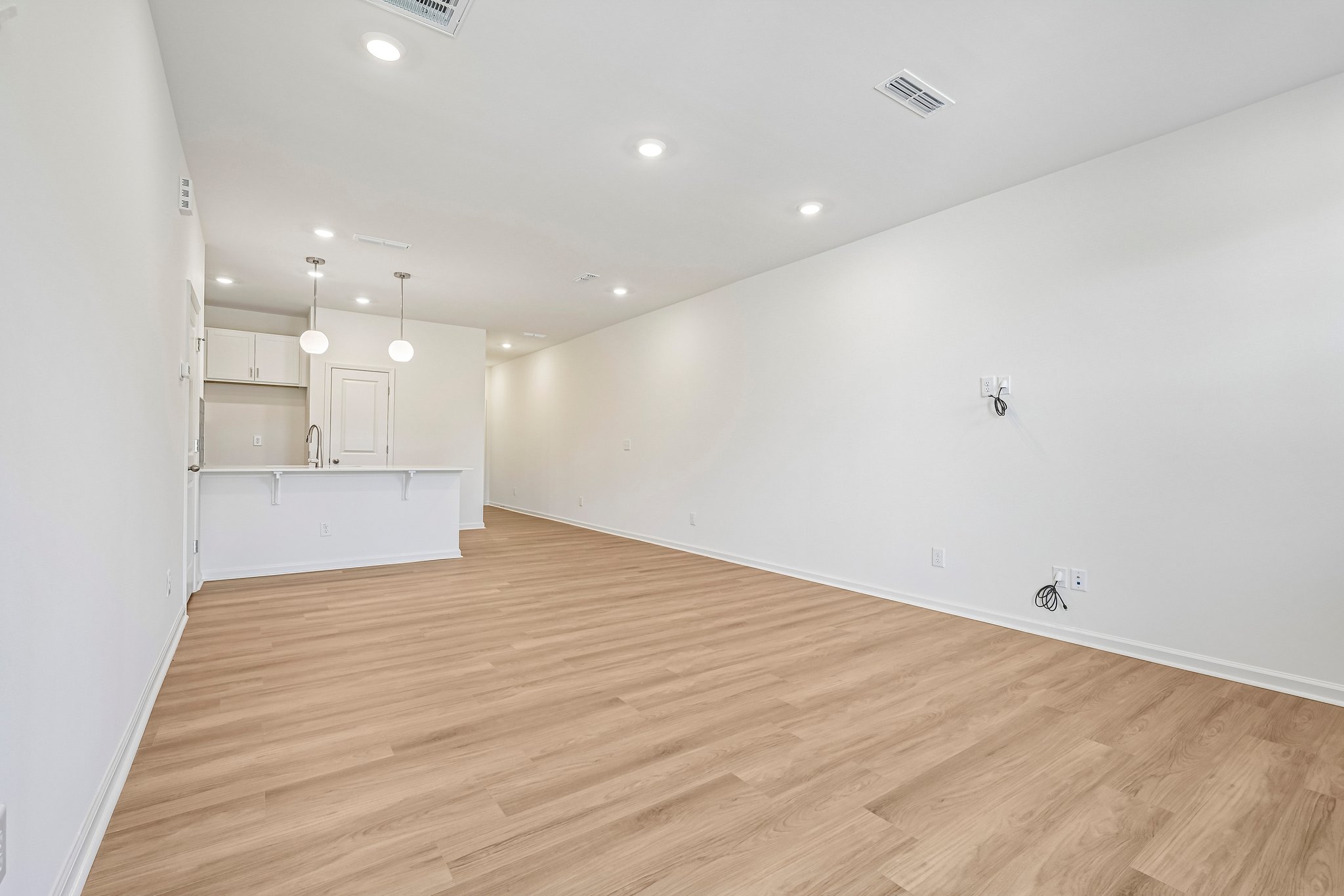 Oakdale Dr-S0107-012.jpg