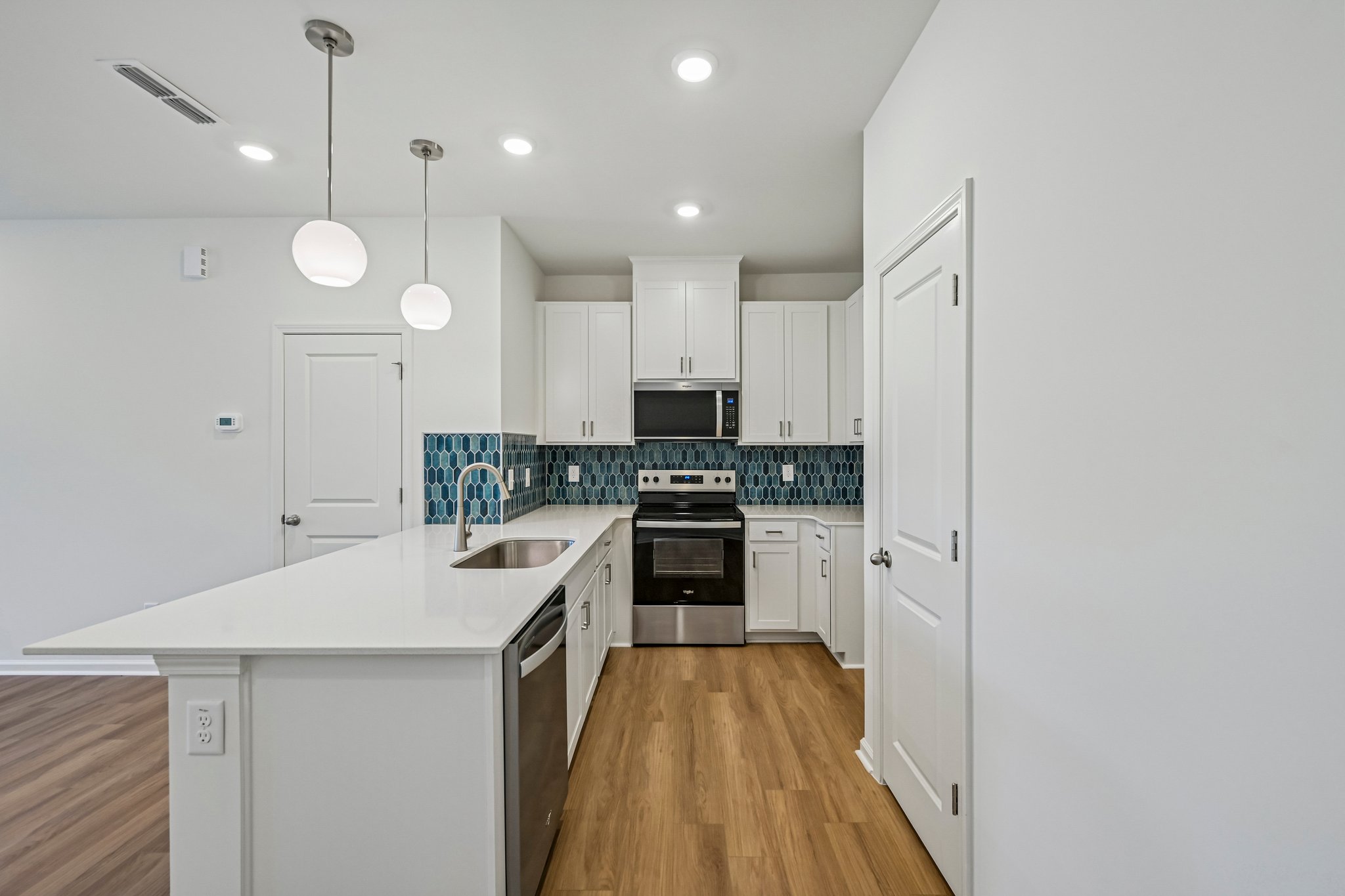 Oakdale Dr-S0107-013.jpg