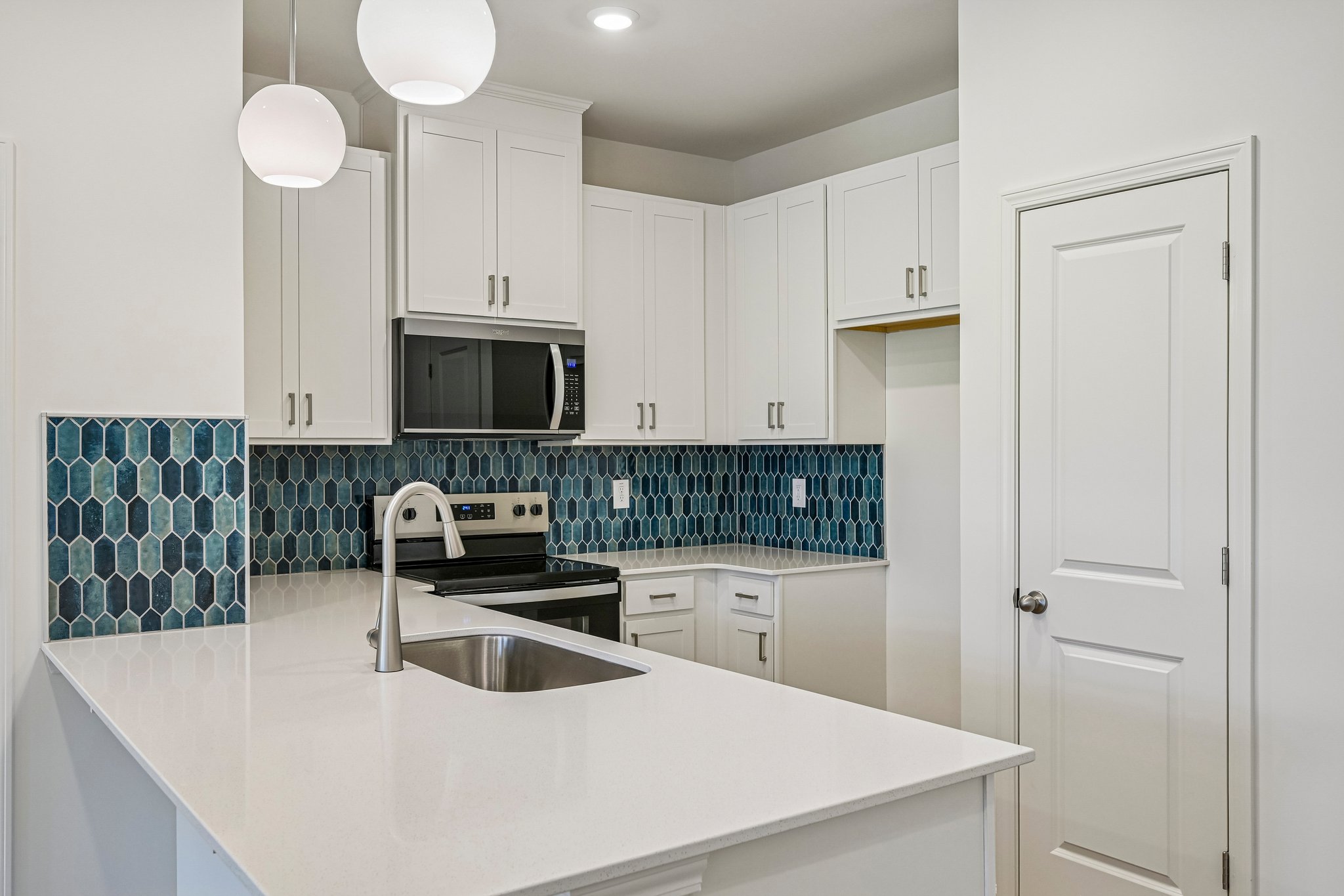Oakdale Dr-S0107-015.jpg