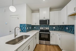 Oakdale Dr-S0107-016.jpg