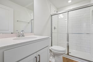 Oakdale Dr-S0107-033.jpg