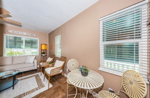 Kitchen Eat-in Area 2