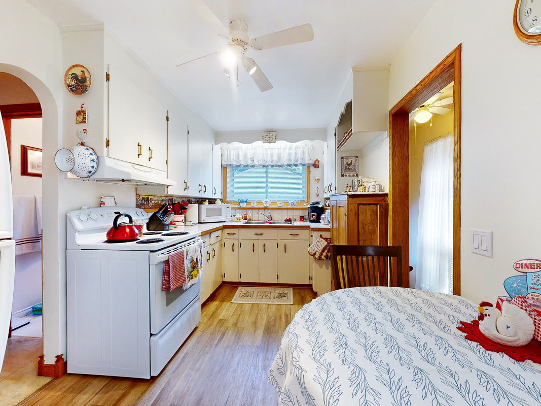  Photo 8