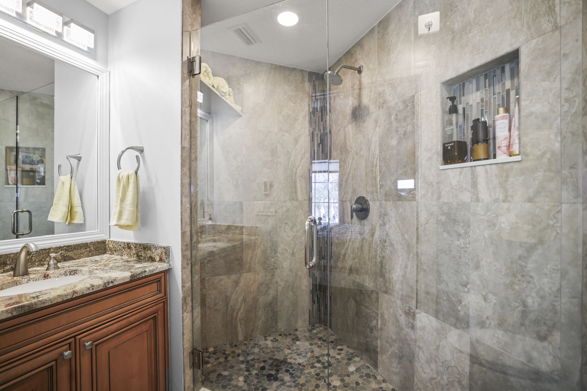 Bathroom 2 - 495A4202