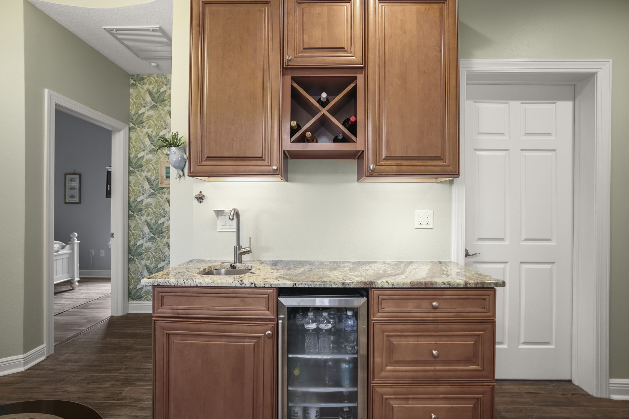 Hallway Wet Bar - 495A4215