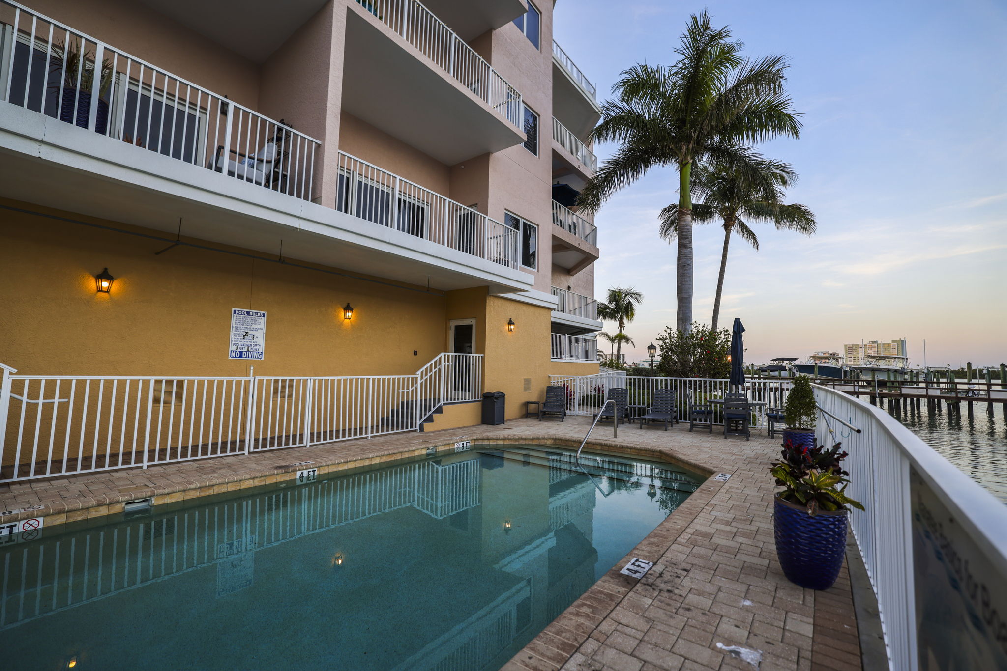 Pool Twilight - 495A4658