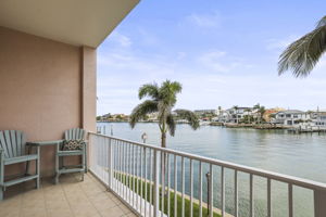 LR Balcony - 495A4255