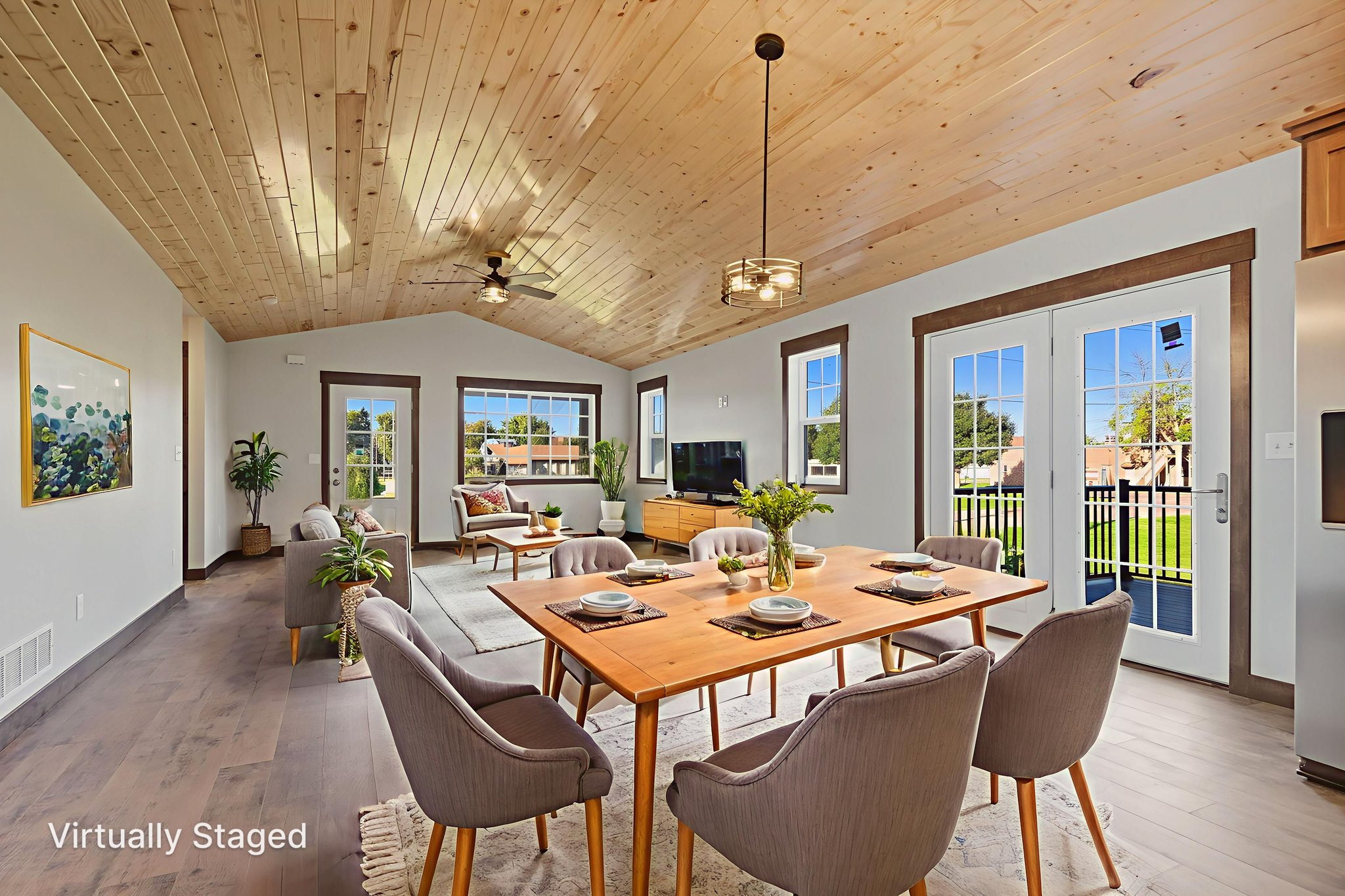 DSC08281 virtually staged.jpeg