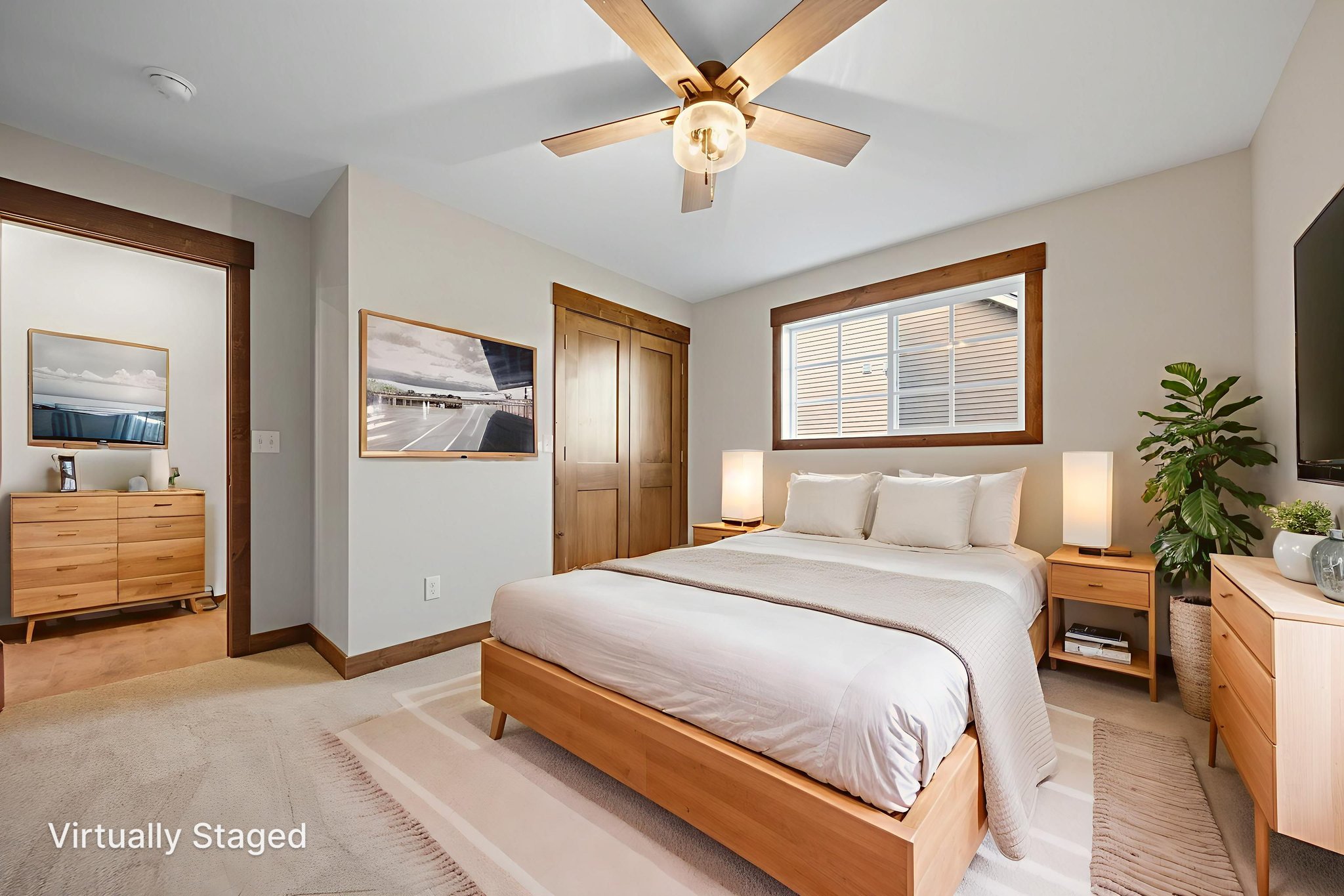 DSC08308 virtually staged.jpeg