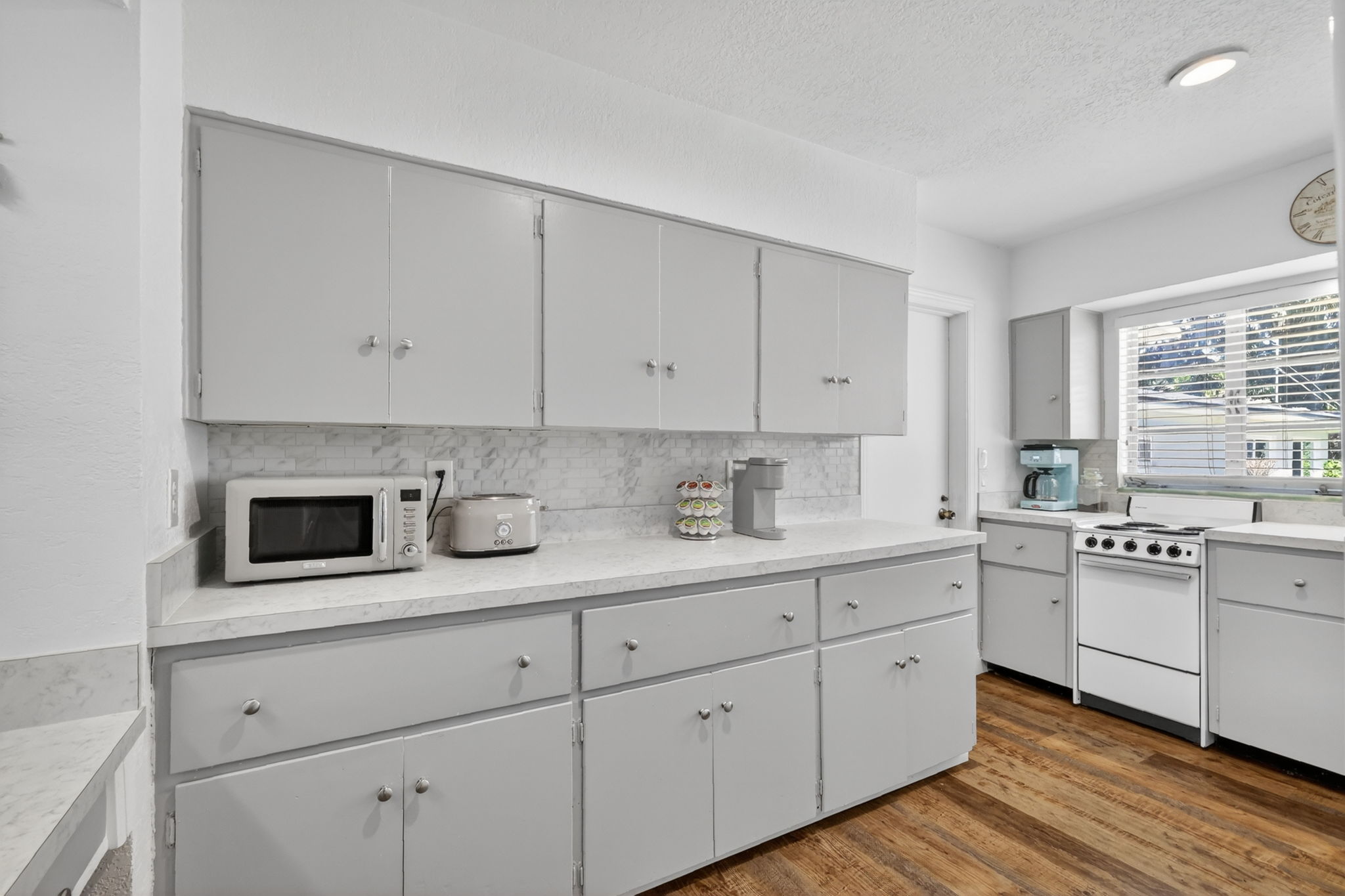  Photo 27