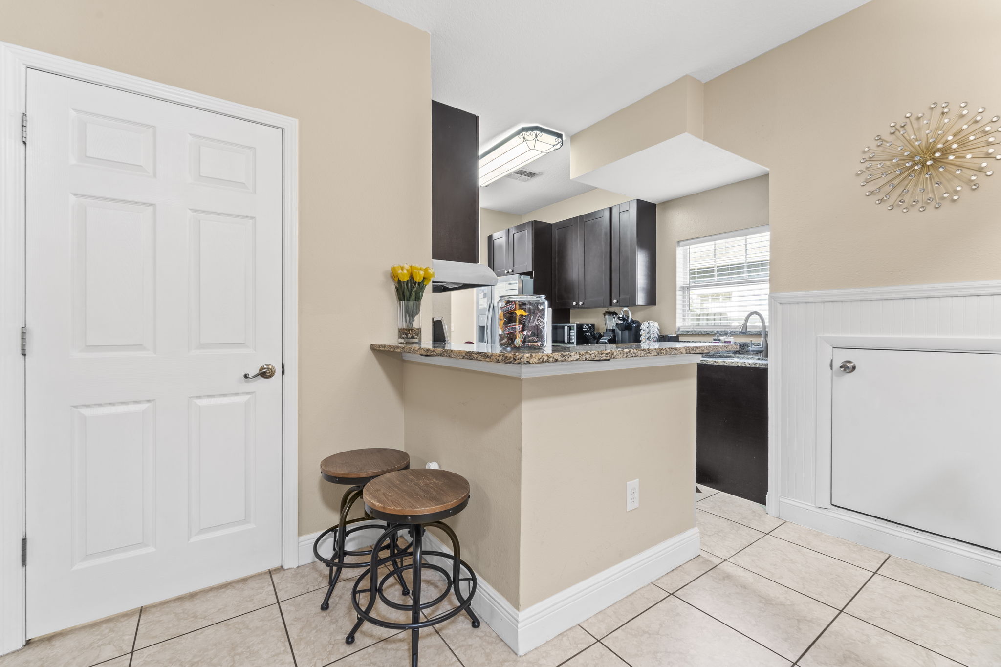 KIT 205 E Kirby St 024