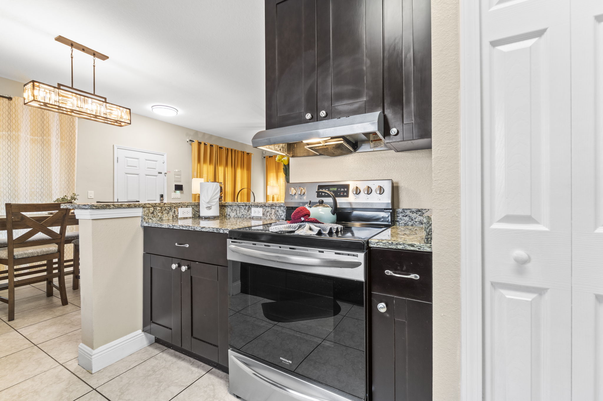 KIT 205 E Kirby St 033