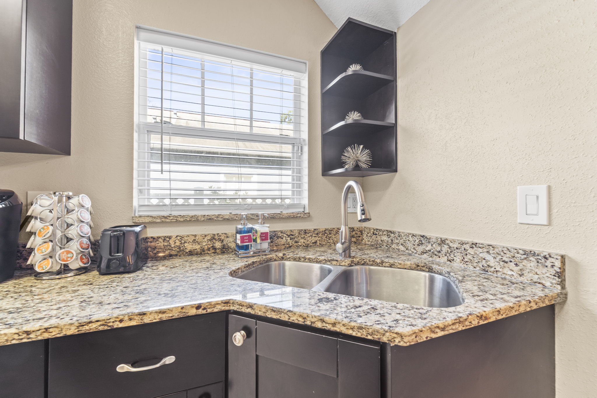 KIT 205 E Kirby St 036