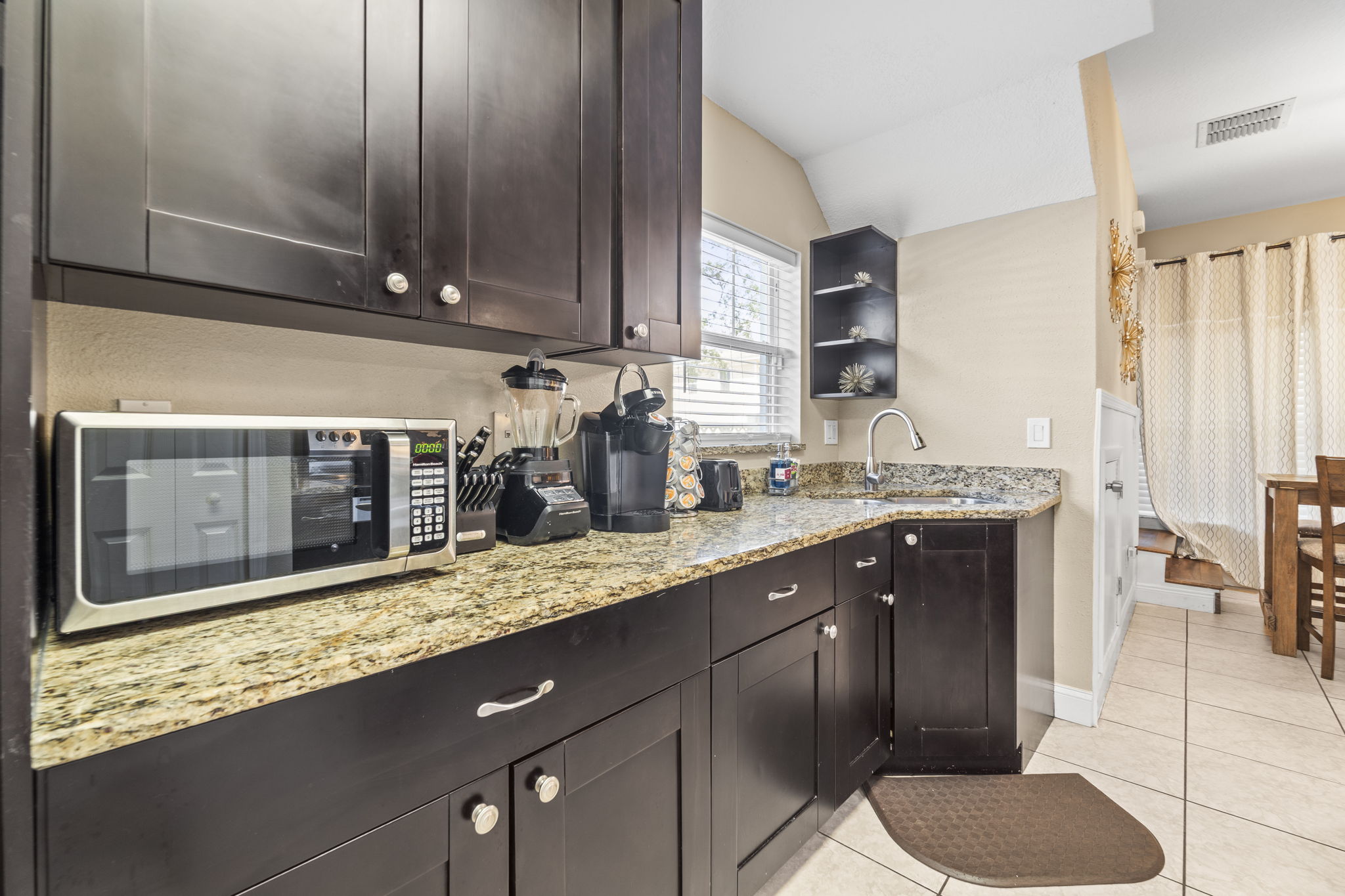KIT 205 E Kirby St 039