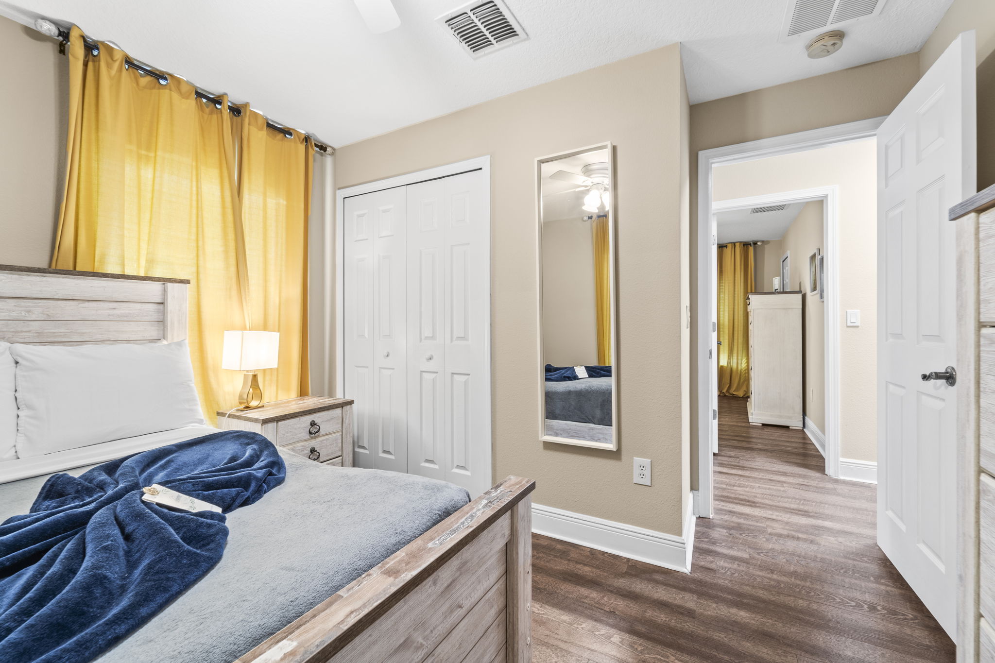 BED3 205 E Kirby St 105
