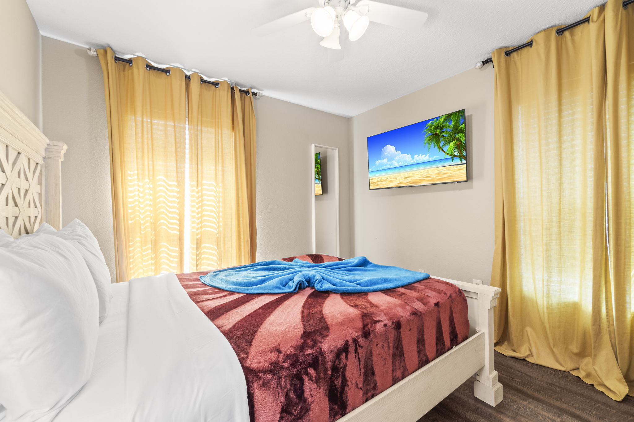 BED4 205 E Kirby St 111