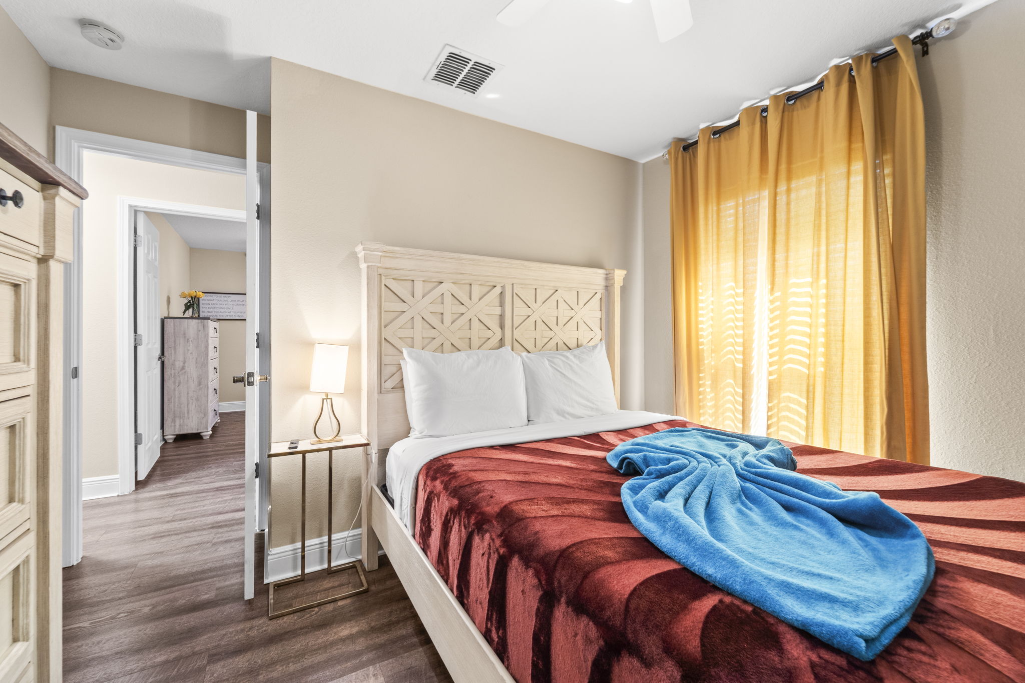 BED4 205 E Kirby St 114