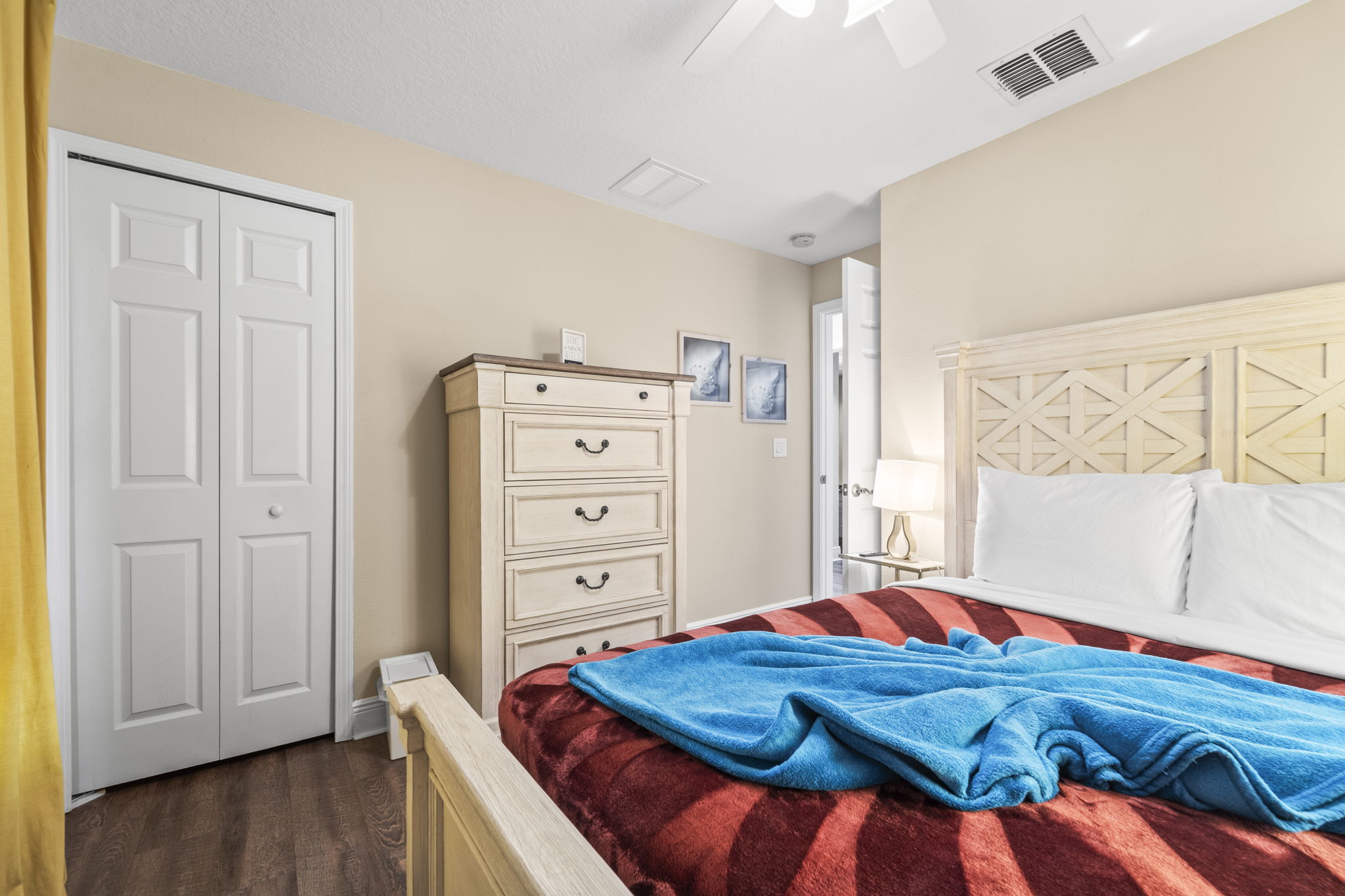 BED4 205 E Kirby St 117