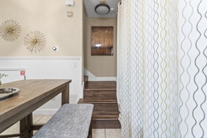 HALL 205 E Kirby St 063