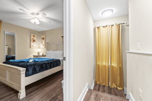 HALL 205 E Kirby St 069