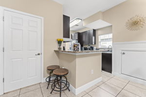 KIT 205 E Kirby St 024