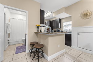 KIT 205 E Kirby St 027