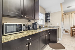 KIT 205 E Kirby St 039