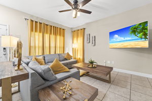 LR 205 E Kirby St 012